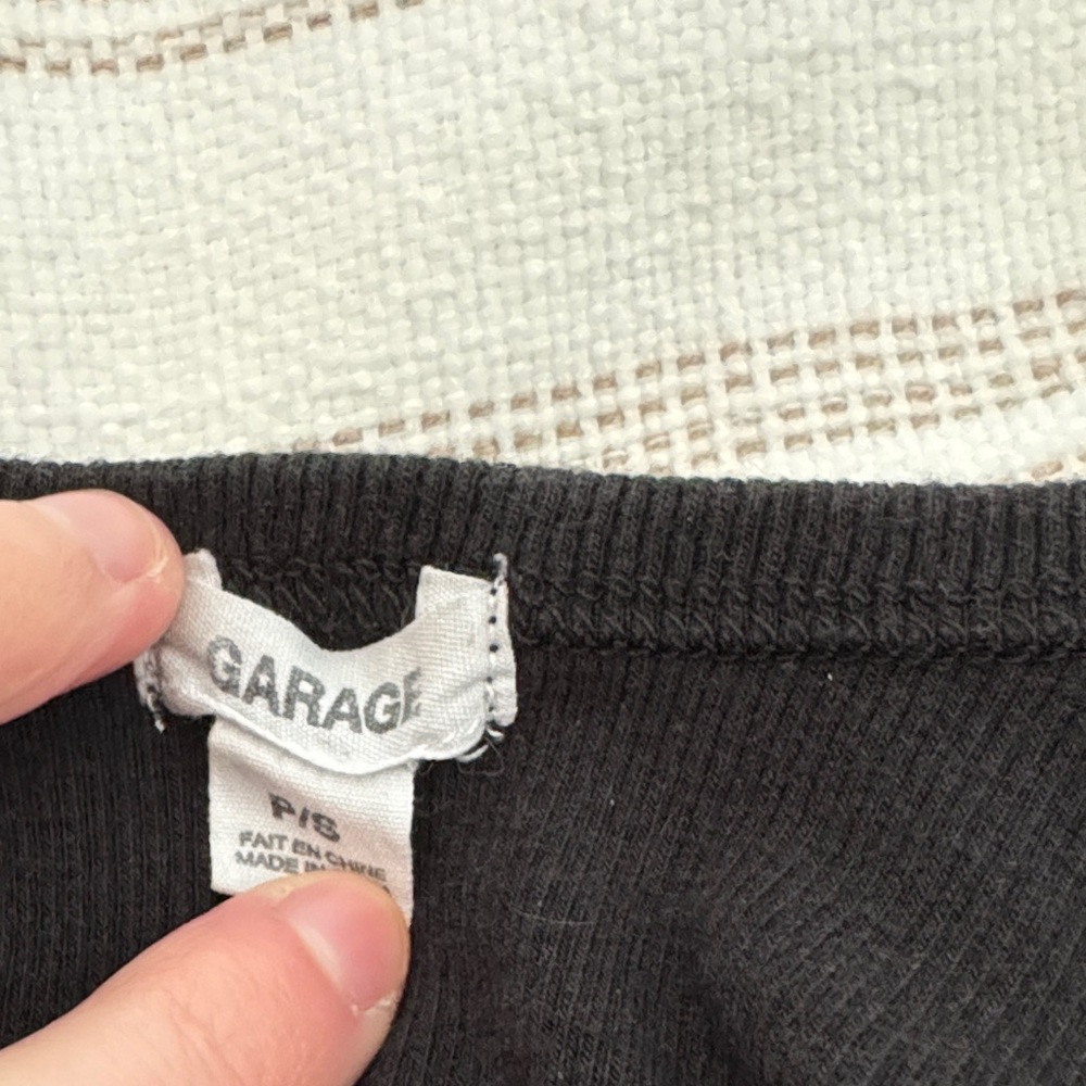 Gray Ribbed Cropped Tank Top - Picture 3 of 3